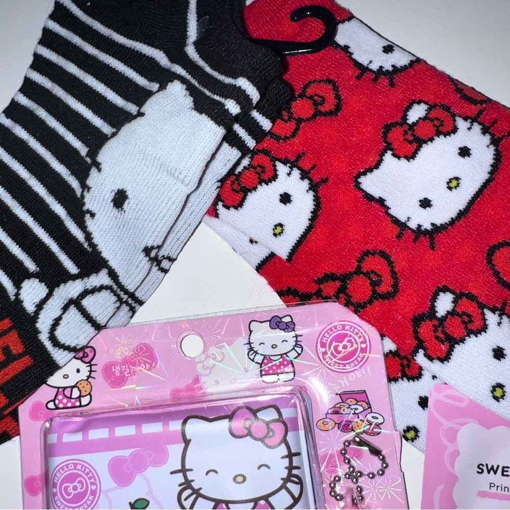 HELLO KITTY 5 PC Bundle NWT 2 Pr Socks, Face Mask Crémé Eye De-Puffer & Notebook - Picture 4 of 8